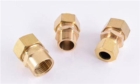 她提供全面的产品设计及开发服务