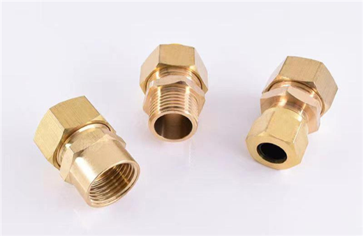 她提供全面的产品设计及开发服务